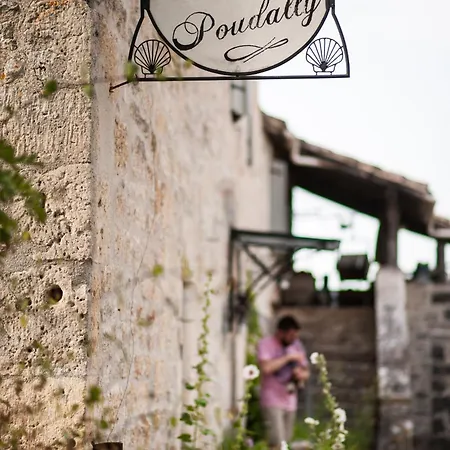 Holiday home Sejour Groupe Nature,convivialite Lalbenque